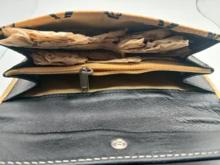 Billetera Negra y Amarilla