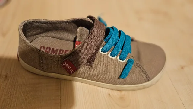 Zapatos Camper grises y Azules