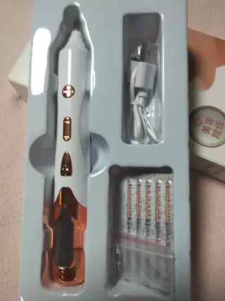 Pluma Quita Granos y Manchas - Oro/Blanco