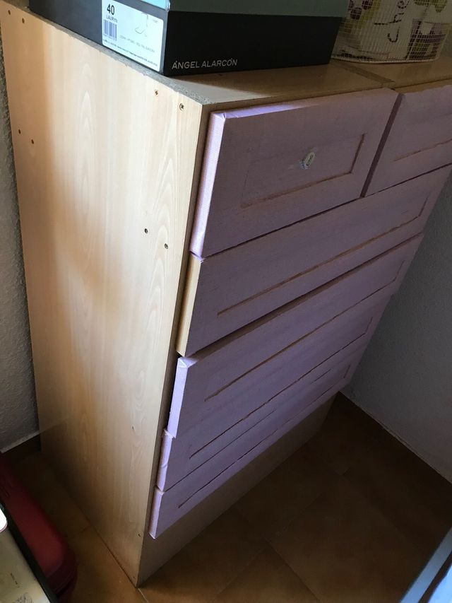 bonita cajonera forrada y madera