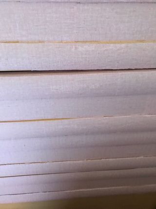 Bella cassettiera rivestita e in legno