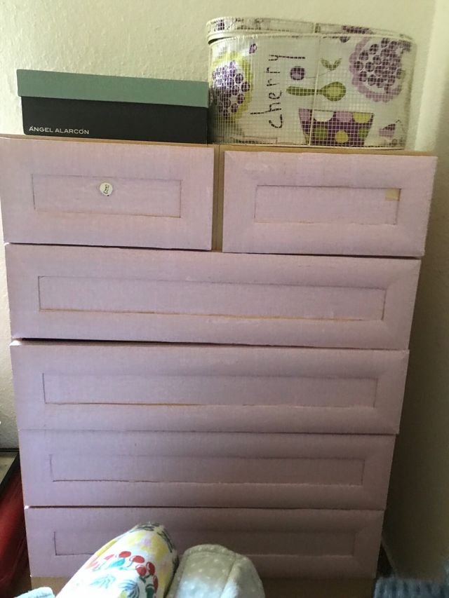 bonita cajonera forrada y madera