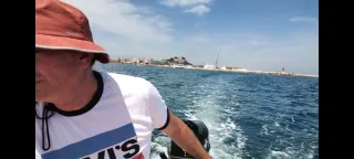 Barco de pesca y recreo