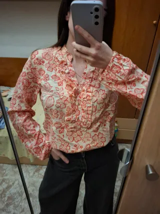 Blusa Flamenco floral roja y beige