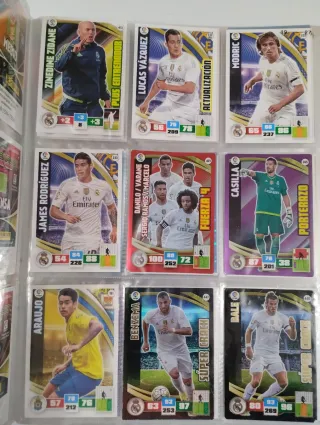 Álbum Adrenalyn Liga BBVA 2015-16 con 186 cromos.