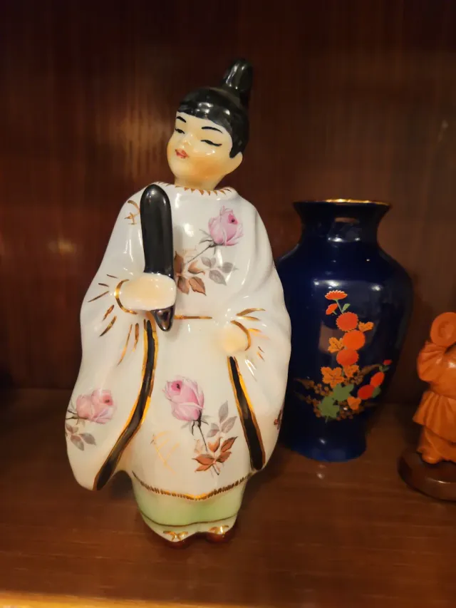 Figuras orientales decorativas