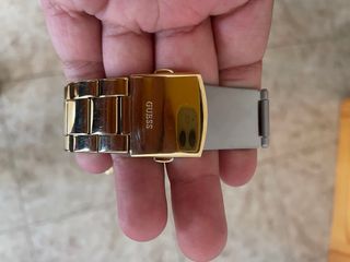 Reloj Guess Dorado