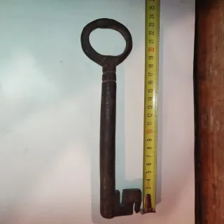 Enorme Llave antigua de hierro puerta portón