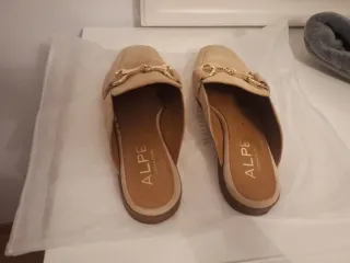 Zuecos Alpe Mujer Beige