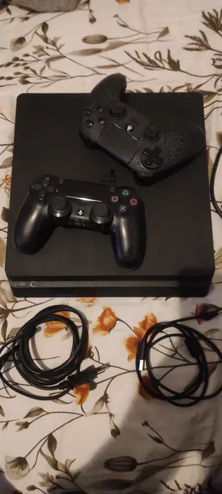 PS4 Slim 1TB Negra + Accesorios