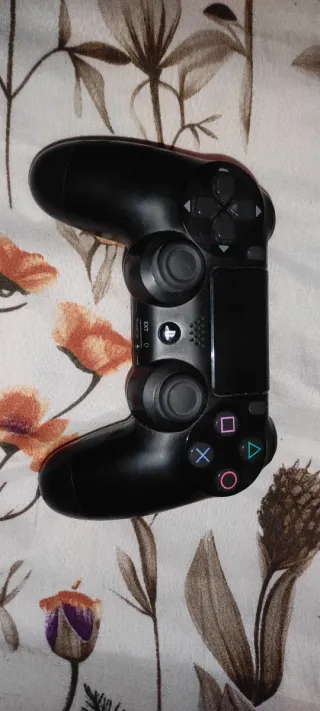 PS4 Slim 1TB Negra + Accesorios