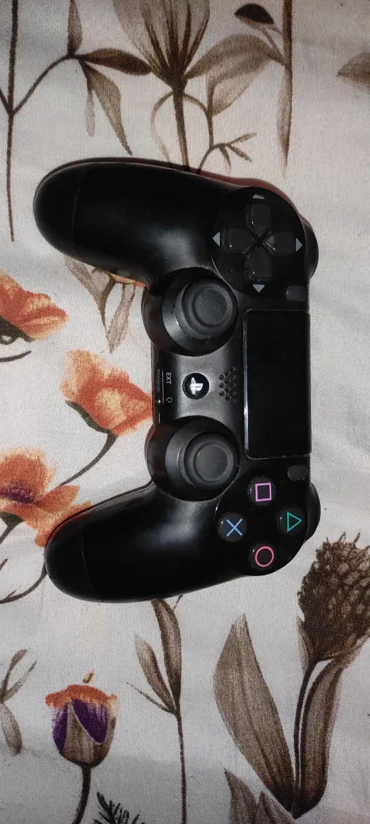 PS4 Slim 1TB Negra + Accesorios