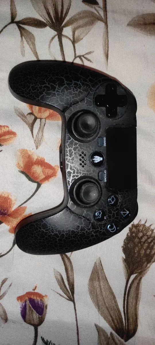 PS4 Slim 1TB Negra + Accesorios