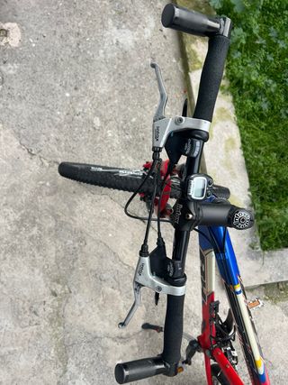 Bicicleta de Montaña BH Roja