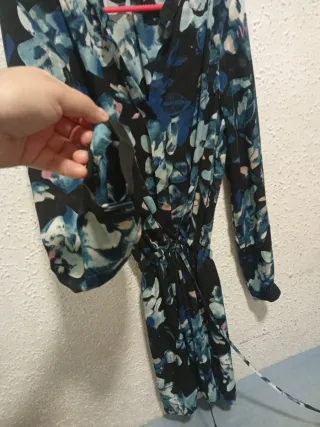 Vestido estampado floral negro y azul