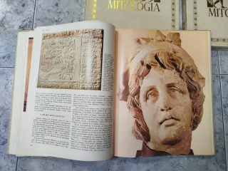 3 tomos de libros de mitología