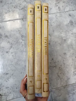 3 tomos de libros de mitología