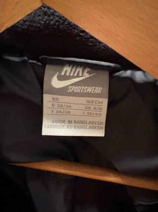 Abrigo Nike Negra Acolchada Mujer