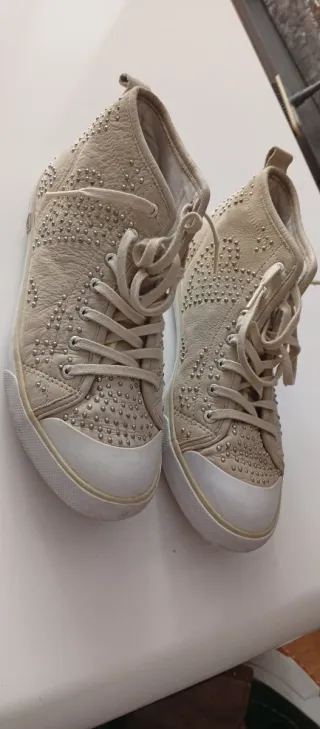 Zapatillas Guess Talla 40 Tachuelas