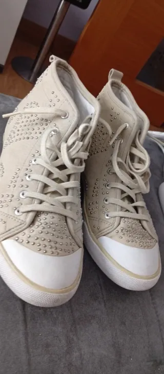 Zapatillas Guess Talla 40 Tachuelas