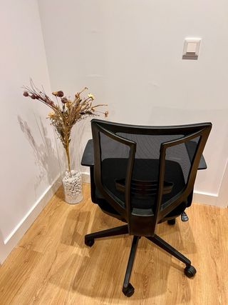 Silla de oficina ergonómica negra