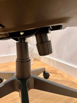 Silla de oficina ergonómica negra