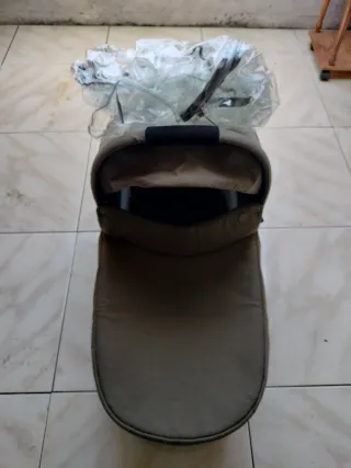 Vari set di passeggini, 10€ ciascuno.