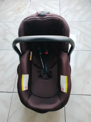 Vari set di passeggini, 10€ ciascuno.