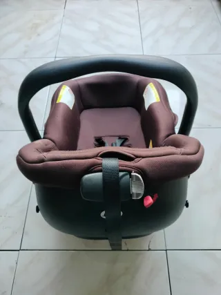 Vari set di passeggini, 10€ ciascuno.