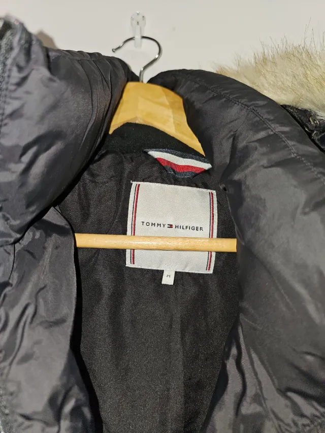 Chaqueta Tommy Hilfiger Negra con Capucha