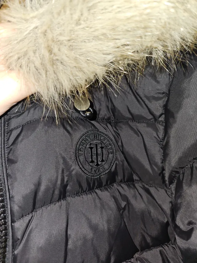 Chaqueta Tommy Hilfiger Negra con Capucha