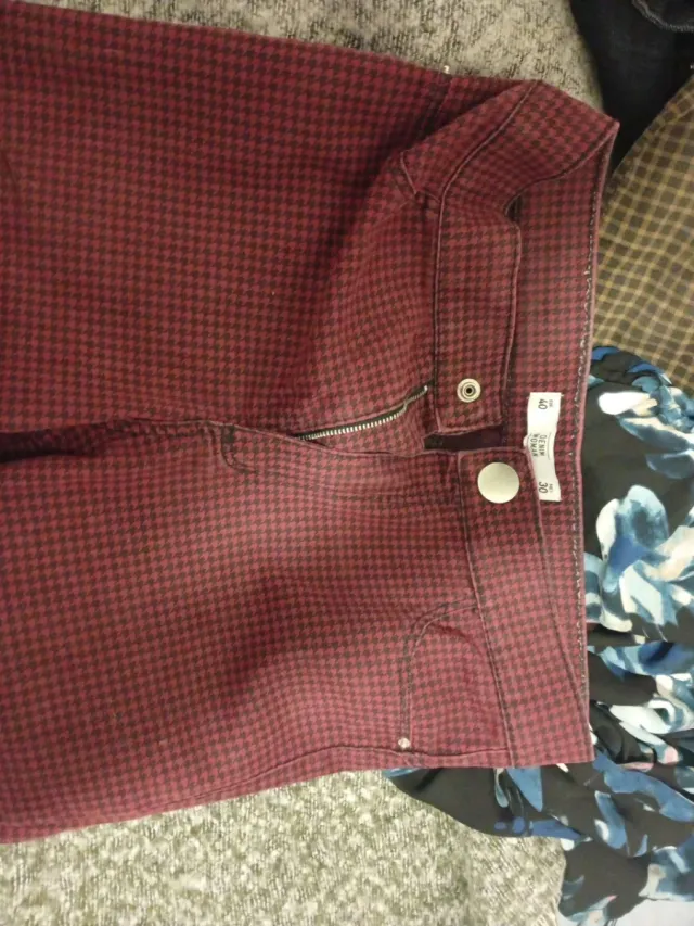 Pantalón cuadros rojo y marrón