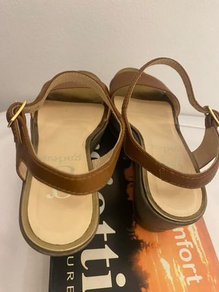 Sandalias cuña T37 Marrón y Dorado