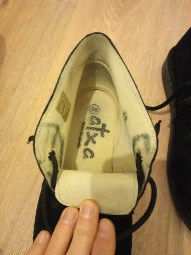 Zapatos estilo safari negros terciopelo