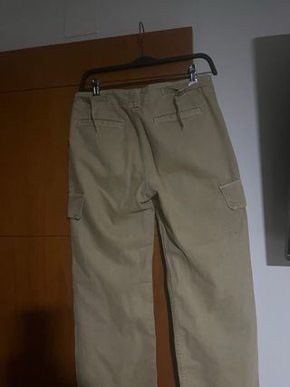 Pantalón cargo Zara beige