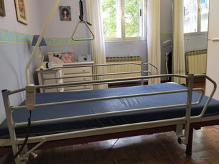 Cama articulada eléctrica de hospital