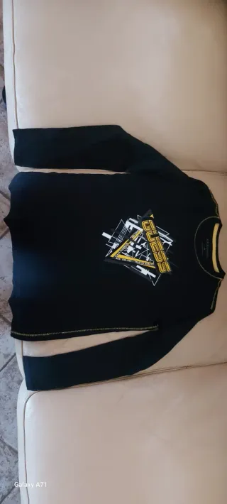 2 T-shirt Guess e  1 Levi's manica lunga