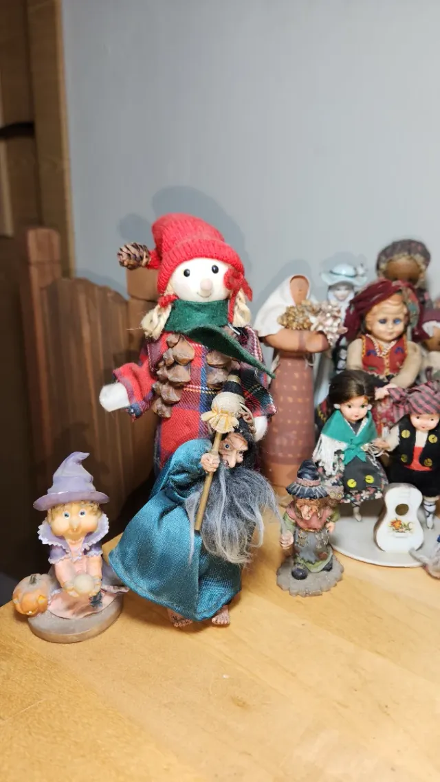 Lote casi 50 muñecas antiguas variadas con fallos