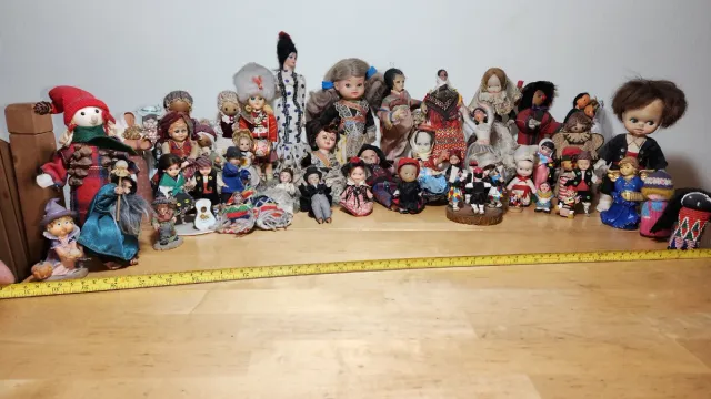 Lote casi 50 muñecas antiguas variadas con fallos