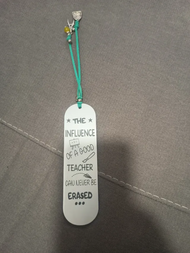 Marcador de libros y abrebotellas