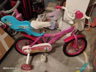 Bicicleta infantil rosa con asiento