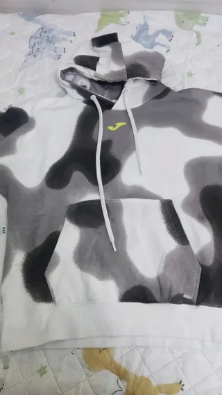 Sudadera Joma gris y blanca