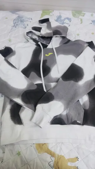 Sudadera Joma gris y blanca