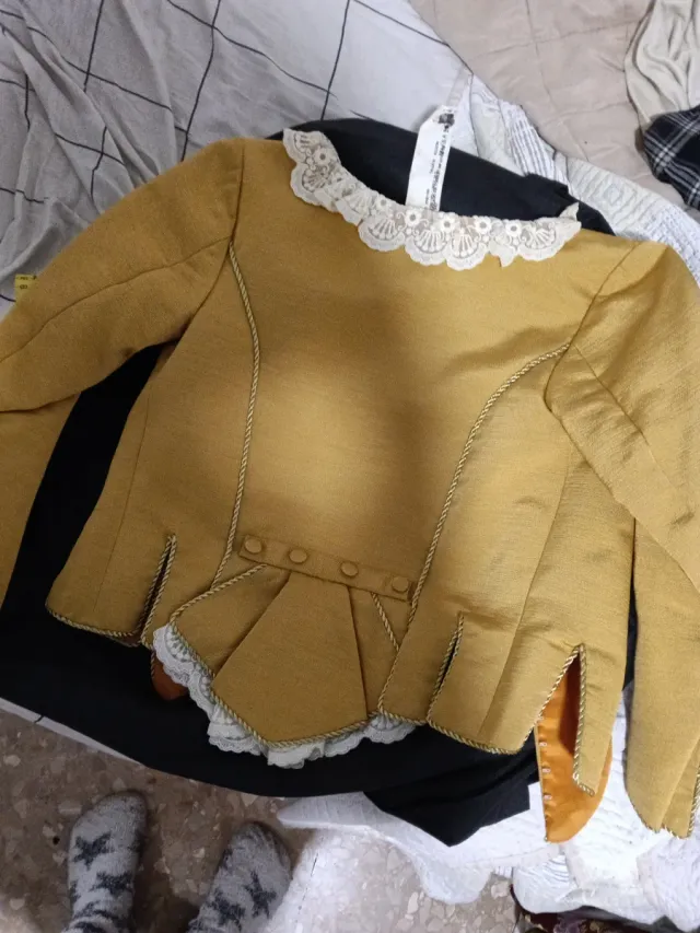 Corpiño Fallera Dorado con Puntilla Blanca