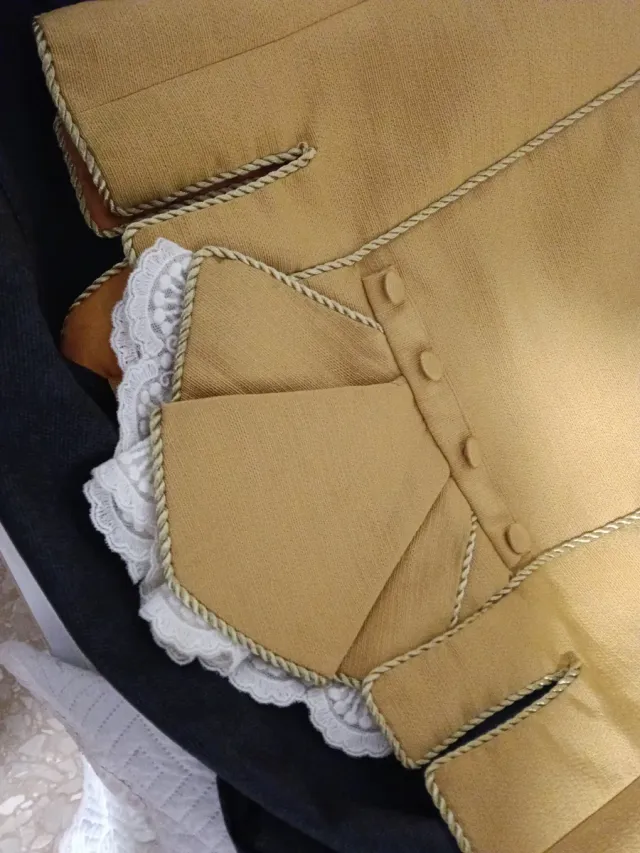 Corpiño Fallera Dorado con Puntilla Blanca