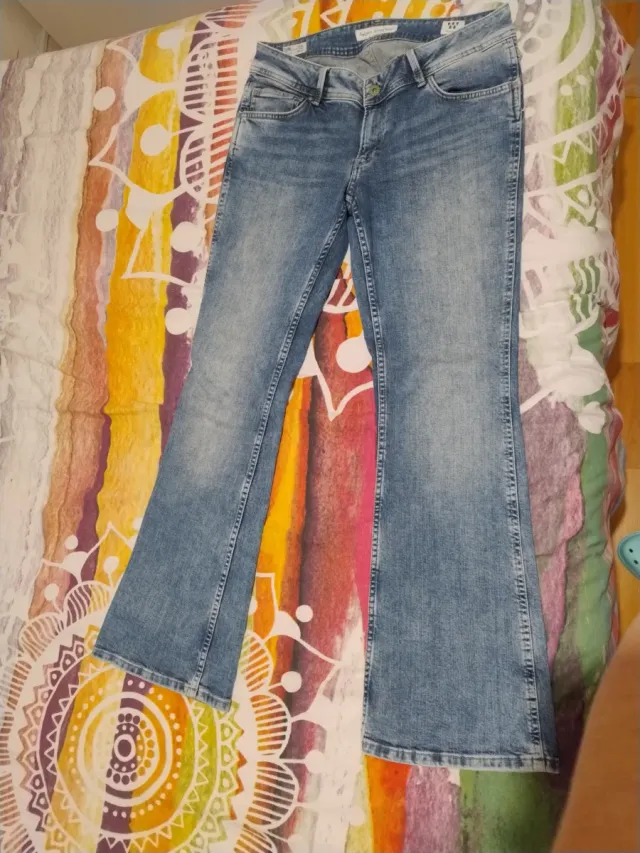 Pantalón vaquero flare azul