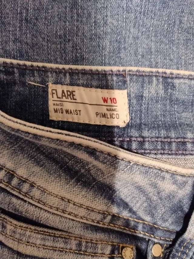 Pantalón vaquero flare azul