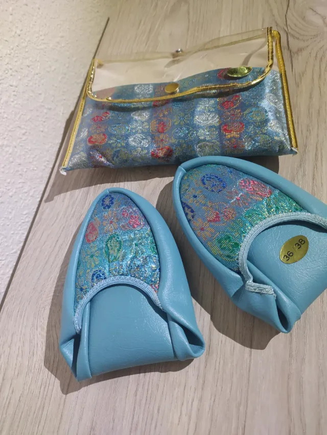 Zapatillas de piel azul y multicolor talla 38