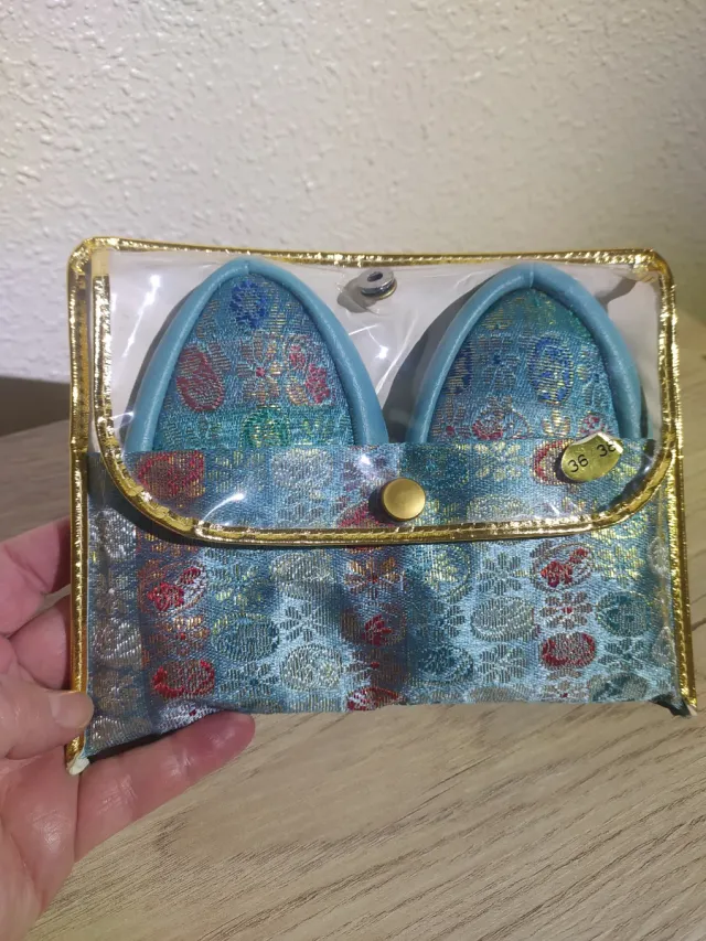 Zapatillas de piel azul y multicolor talla 38