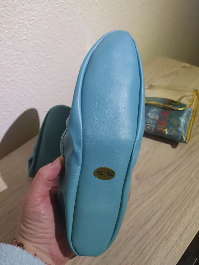 Zapatillas de piel azul y multicolor talla 38